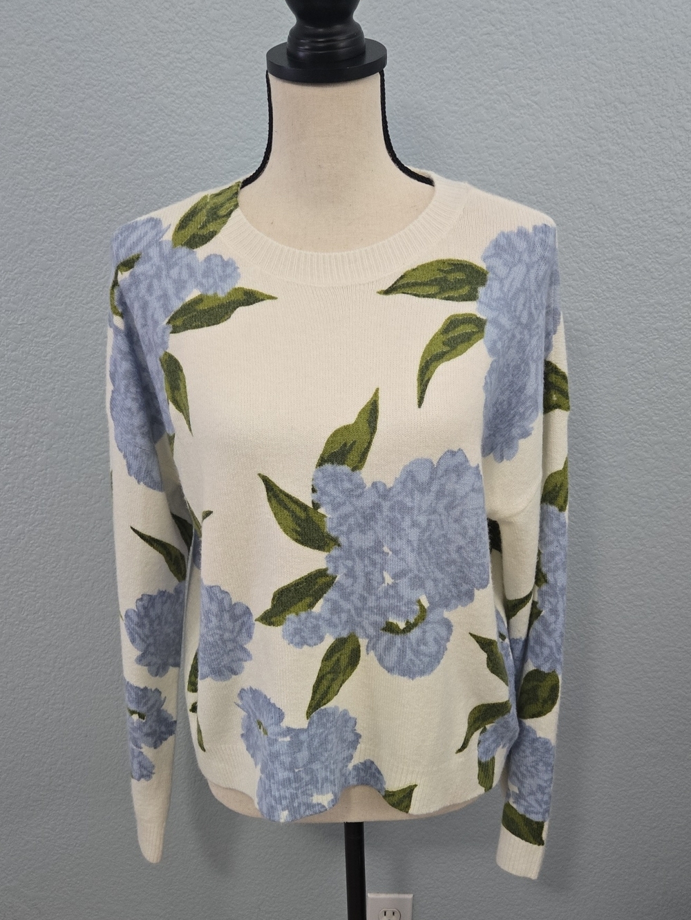 CeCe Crewneck Hydrangea Print Sweater Ribbed Cuff Hem Sz Medium Cottagecore - Picture 2 of 11